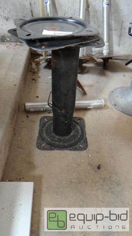 lot 559 image: Boat seats and pedestals.  6 seats and misc....