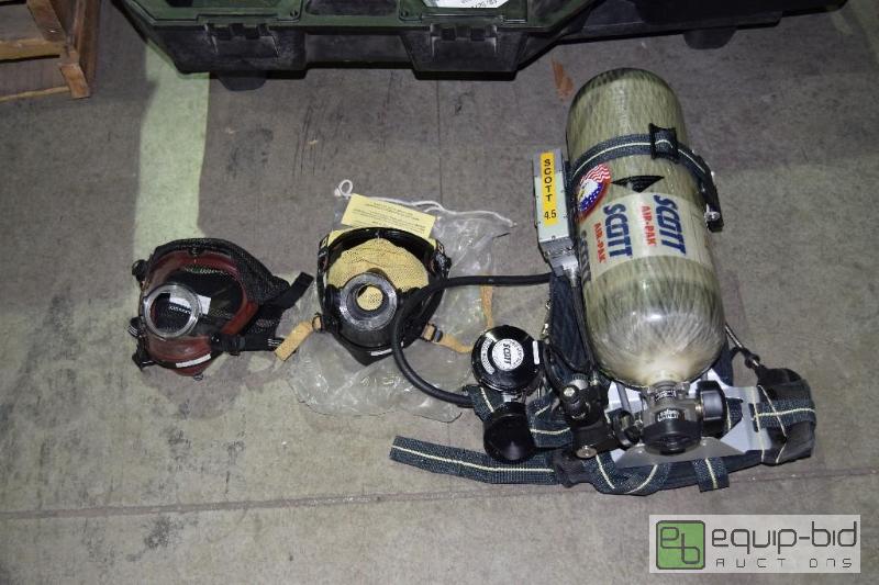 lot 1324 image: Scott 4.5 Oxygen tank and mask system Complet...
