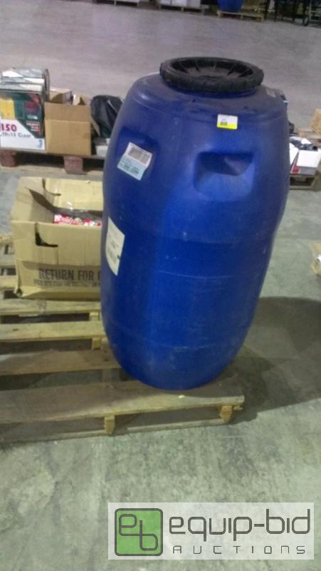 lot 1571 image: Large barrel box of all purpose light holders...