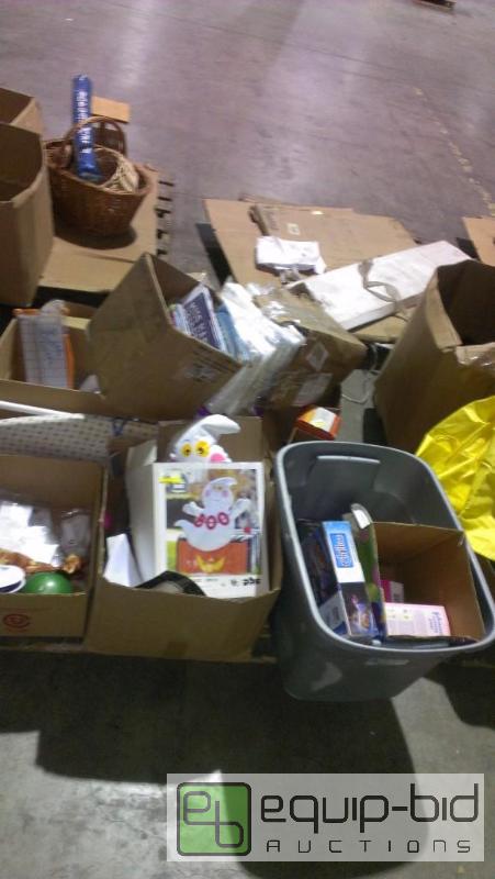 lot 1619 image: Pallet with Home Decor, Videos, Mail Box, Hou...