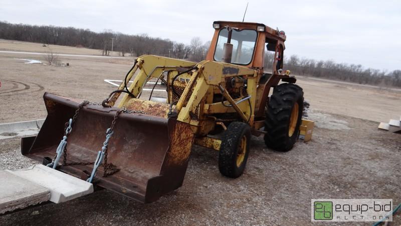 lot 1002 image: VIDEO ADDED Ford 3550 Tractor With Bucket Attachment