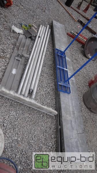 lot 1018 image: Lot Of Flat Work tools
