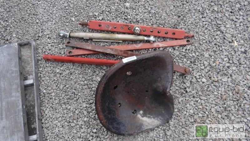 lot 1020 image: Lot Of Tractor Parts