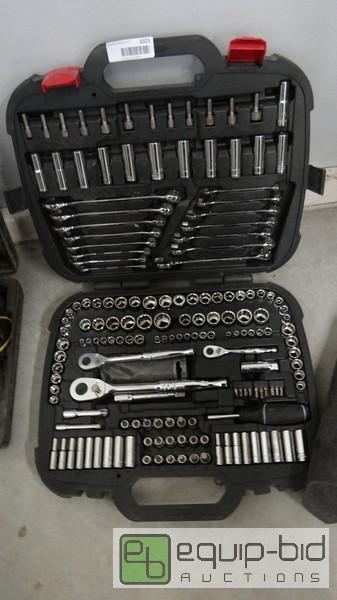 lot 1023 image: Husky Mechanics Tool Set