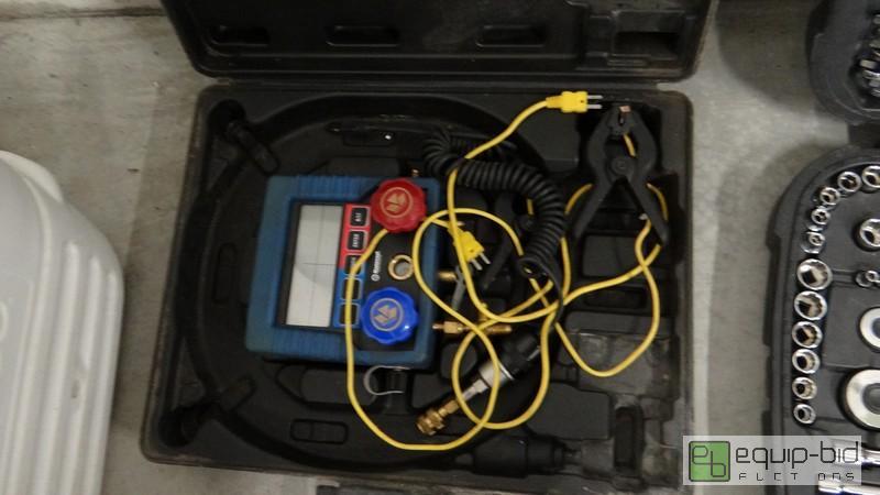 lot 1024 image: Master Cool Digital Manifold Set