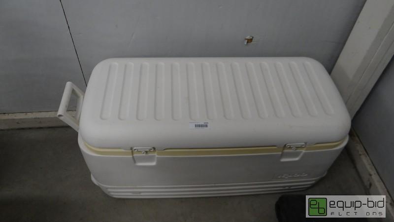lot 1025 image: Igloo Cooler