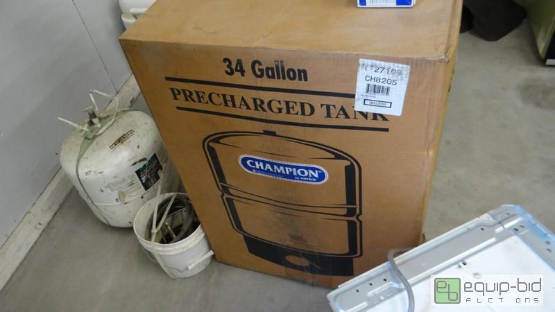lot 1026 image: Brand New Sub Pump Tank And Switch