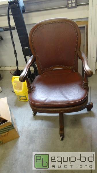 lot 1032 image: Vintage Office Chair
