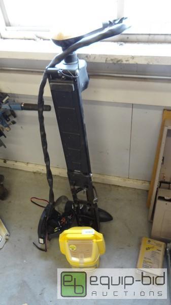 lot 1034 image: Minn Kota Trolling Motor And Minnow Bucket