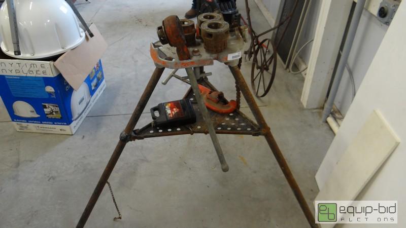 lot 1041 image: Ridgid Pipe Working Tristand