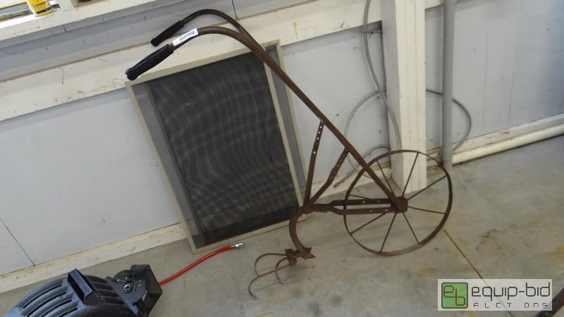 lot 1042 image: Small Antique Tiller