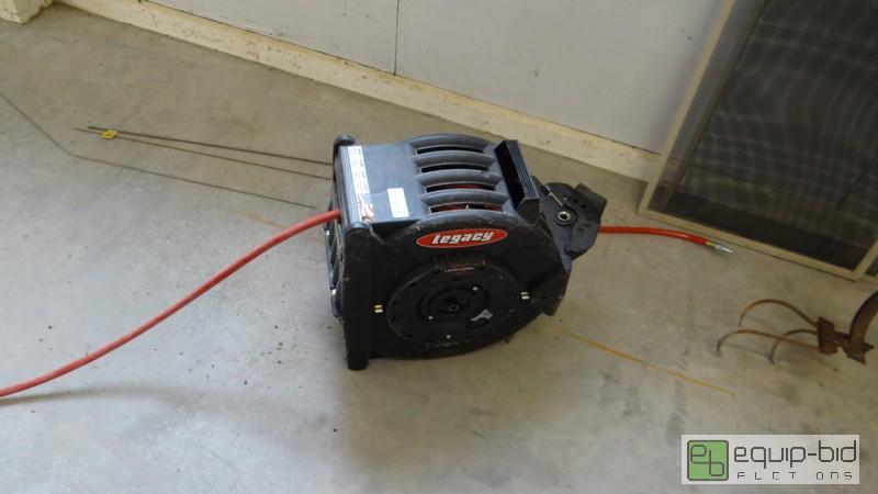 lot 1043 image: Legacy Hose Reel