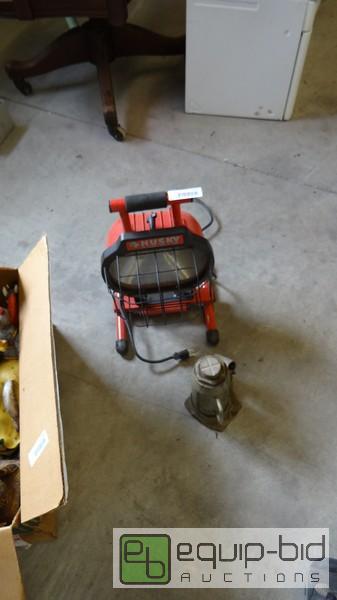 lot 1053 image: Husky Job Light And 12 Ton Bottle Jack