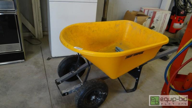 lot 1058 image: True Temper Wheel Barrow