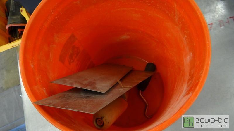 lot 1081 image: Bucket And Finishing Trowels