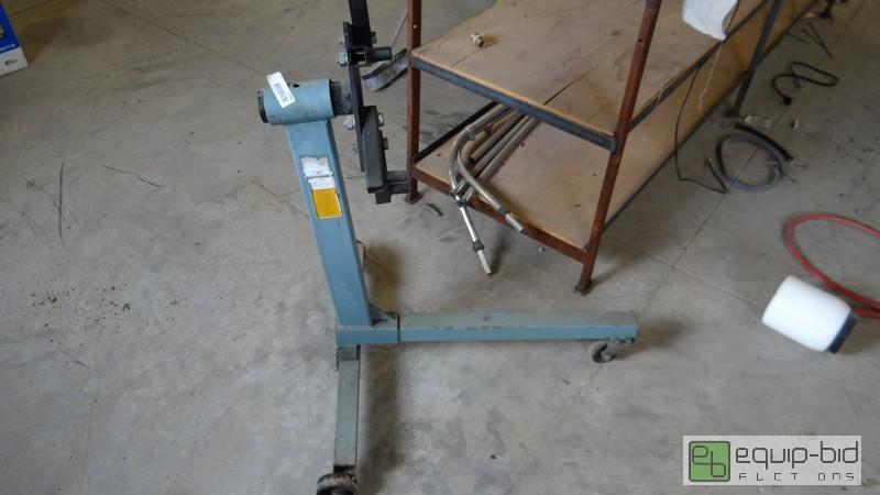 lot 1084 image: Blue Engine Stand
