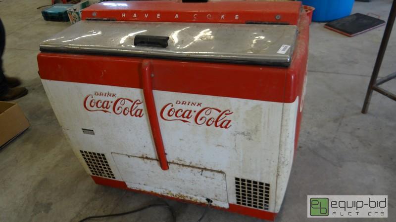 lot 1089 image: Antique Coke Cooler