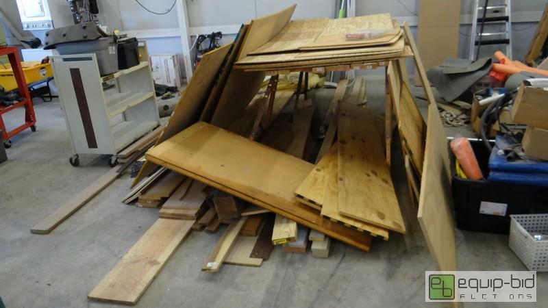 lot 1098 image: Assorted Lot Of Lumber