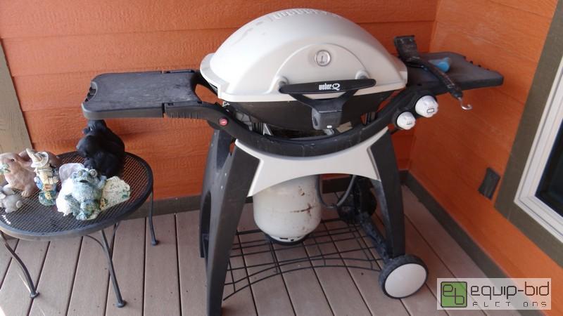 lot 1105 image: Weber Gas Grill