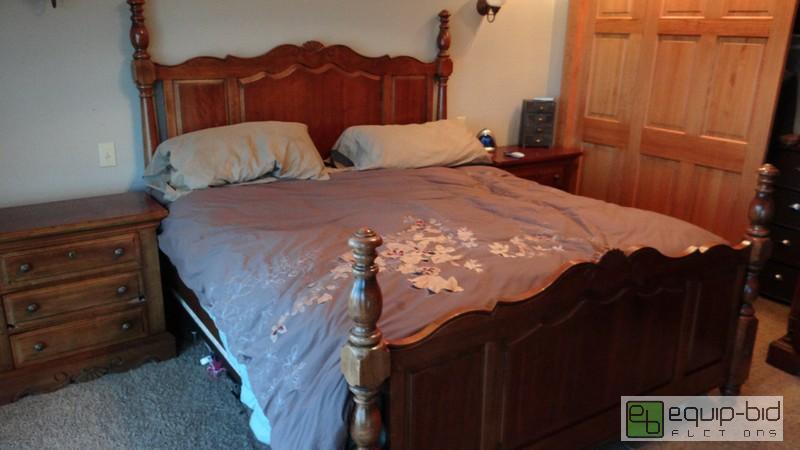 lot 1117 image: King Sized Bedroom Set