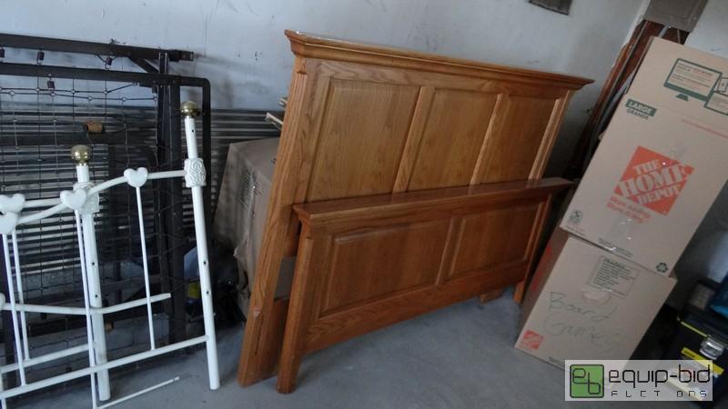 lot 1118 image: Queen Size Bed Frame And Rails