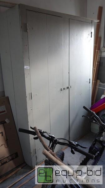 lot 1121 image: Storage Cabinet