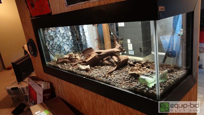 lot 1122 image: Large Fish Tank