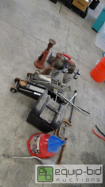 lot 1134 image: Lot Of Jacks And Stands (VACUUM PUMP NOT INCLUDED)