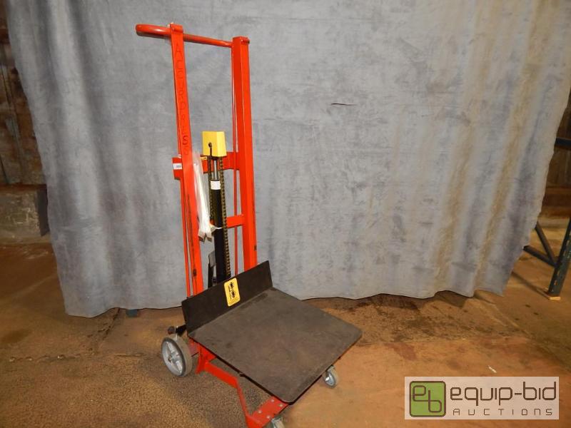 lot 2406 image: Wesco DPL-54-2222 Series Hydraulic Platform Pedalift