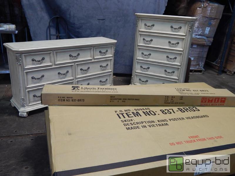 lot 2438 image: Liberty Furniture 2 Dresser King Poster Bed Set