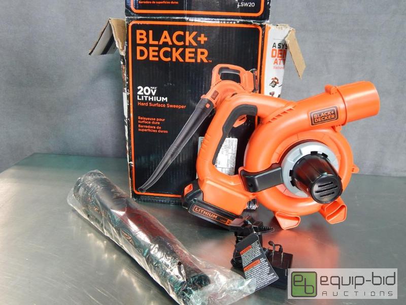 lot 2519 image: Black and Decker Blower