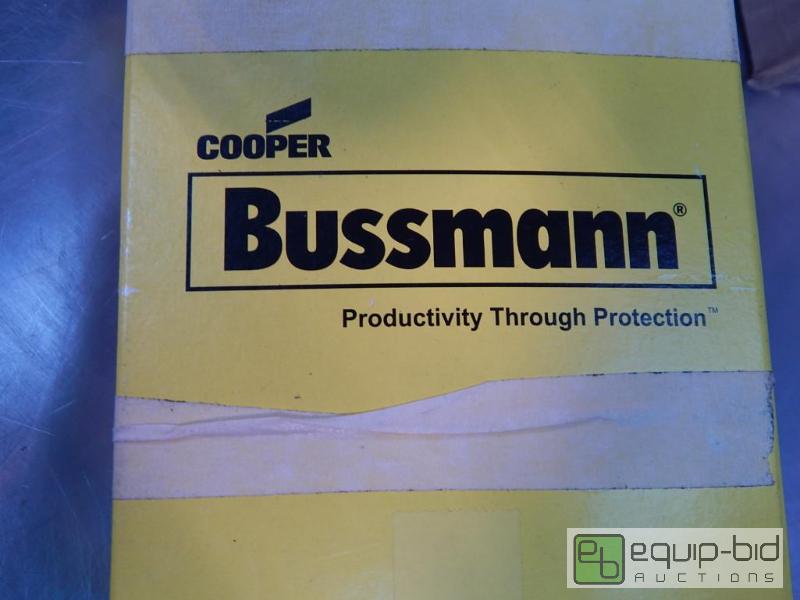 lot 2604 image: Lot of Fuses