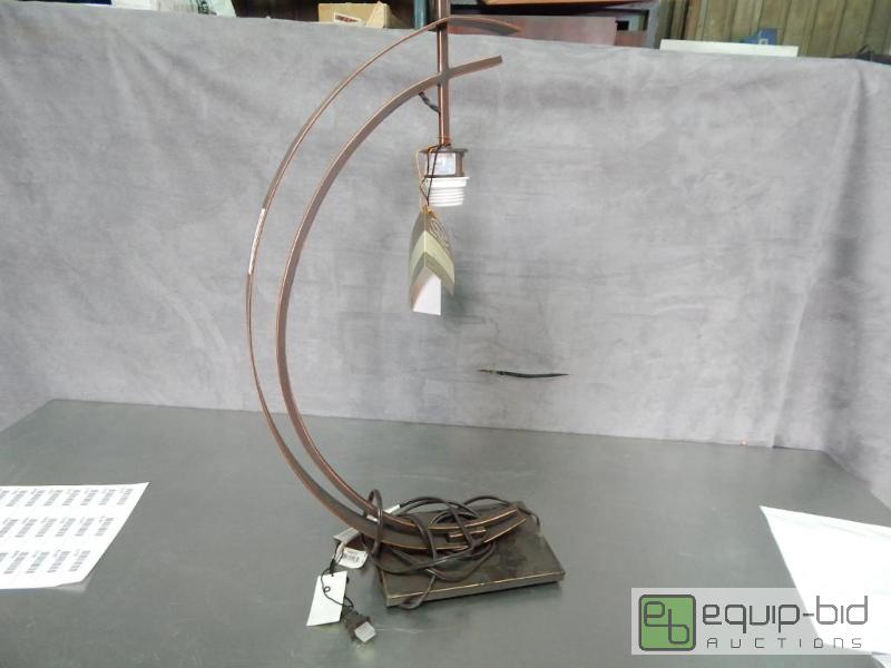 lot 2652 image: Kathy Ireland Lamp
