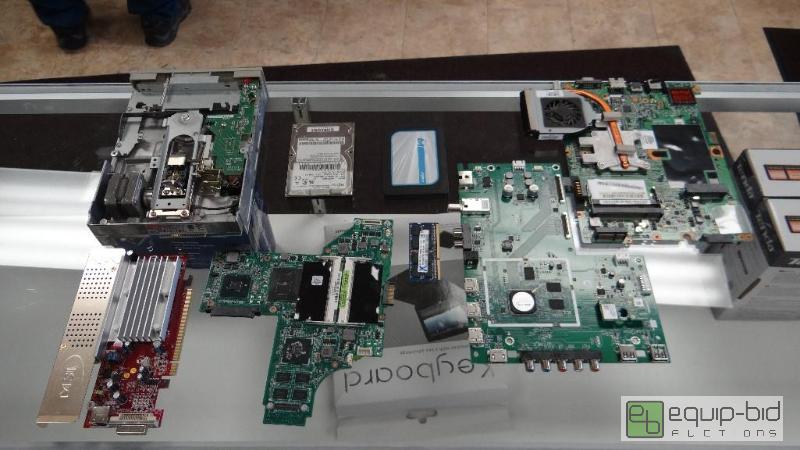 lot 117 image: Large Lot of PC Hardware
