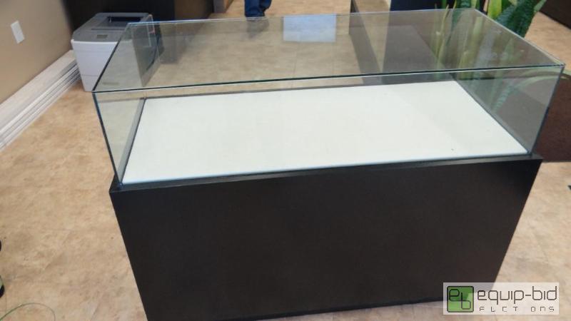 lot 122 image: Display Cabinet