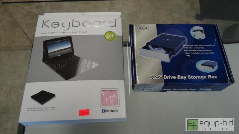lot 140 image: 5.25 Drive Bay Storage Box & Keyboard Protection w a Key Advanage