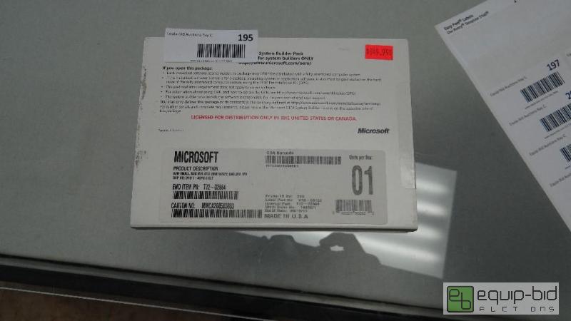 lot 195 image: Lot of Microsoft Windows Disc