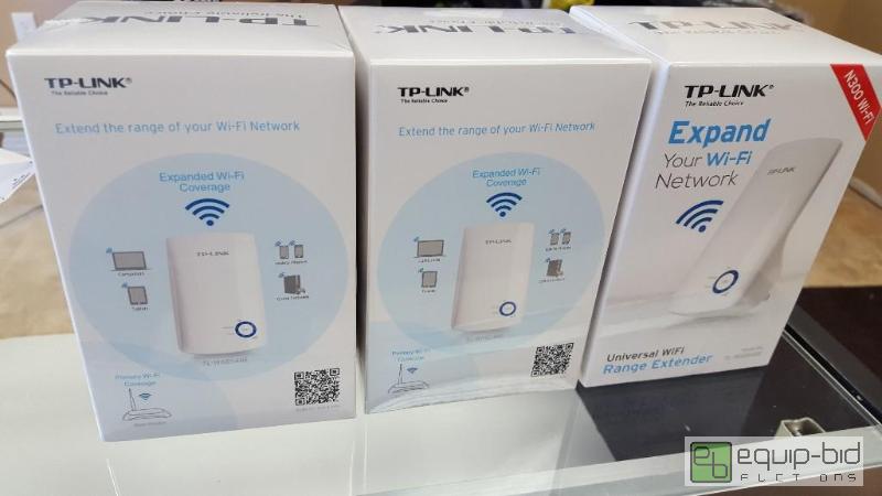 lot 217 image: (3) TP LINK Universal Wifi Extenders