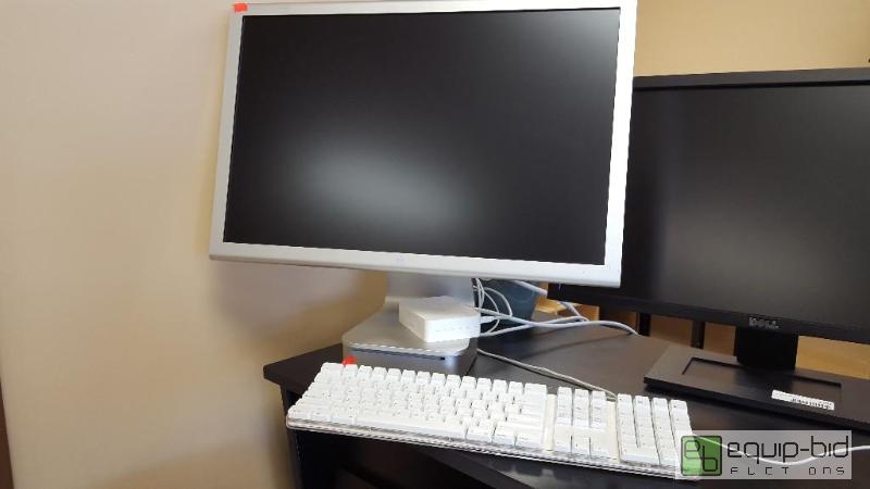 lot 3108 image: apple PC w Monitor Keyboard And Mouse