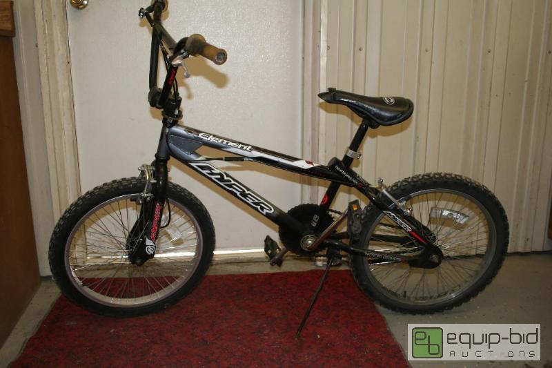 lot 2011 image: Hyper brand bicycle, element style....