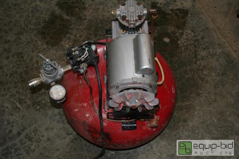 lot 2062 image: 5 gallon air compressor, it works....