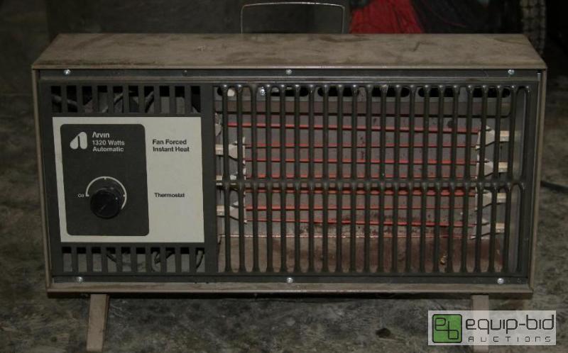 lot 2067 image: Arvin space heater, 1320 WATT. It works....