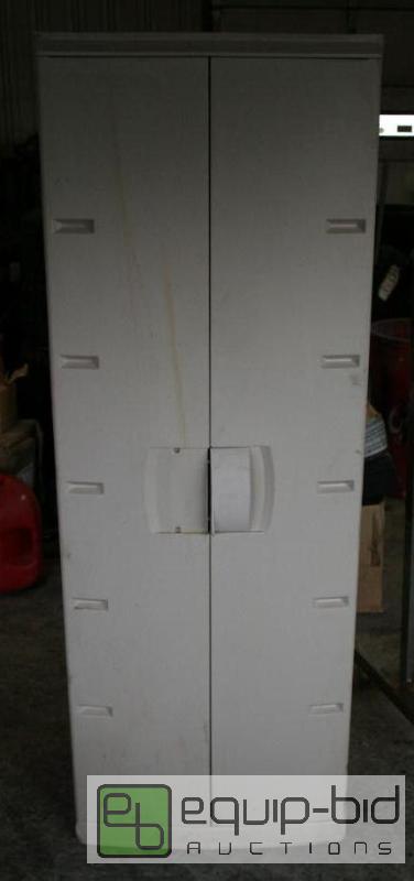lot 2068 image: Rubbermaid storage cabinet, 5 shelves. 66&quo...