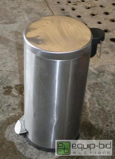 lot 2090 image: Metal trash can 25&quottall...