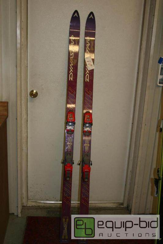 lot 2097 image: A pair of Dynastar 2.8 snow ski 62&quot long...
