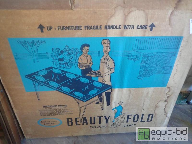 lot 2710 image: Classic Beauty Fold Folding Table