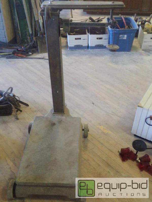 lot 2727 image: Heavy Duty Antique Scale On Wheels