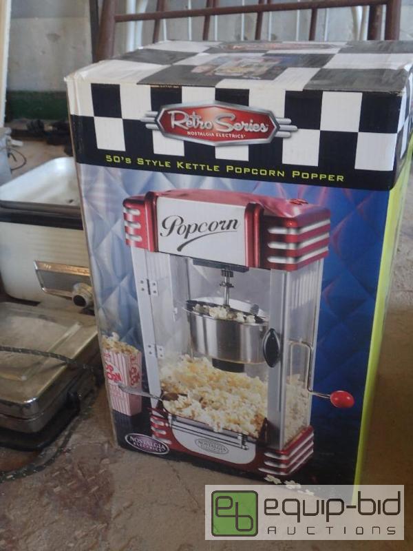 lot 2736 image: Retro Series 50s Style Pop Corn Popper