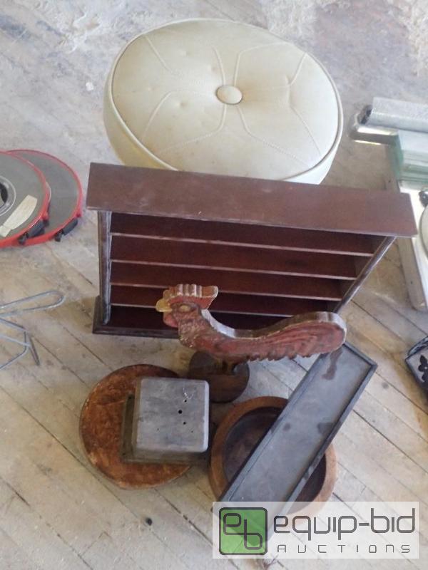 lot 2739 image: Large Lot of Misc Decorative Goods