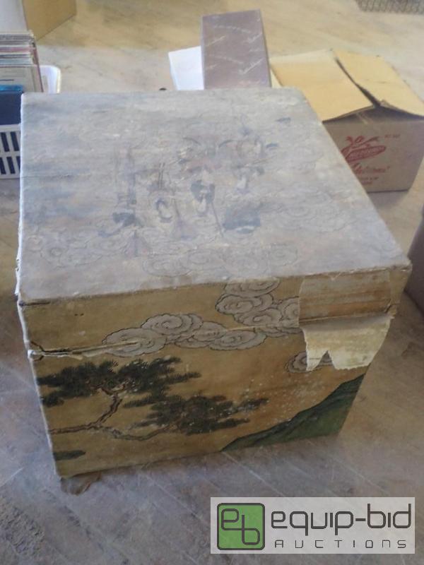 lot 2741 image: Vintage Hat Storage Box